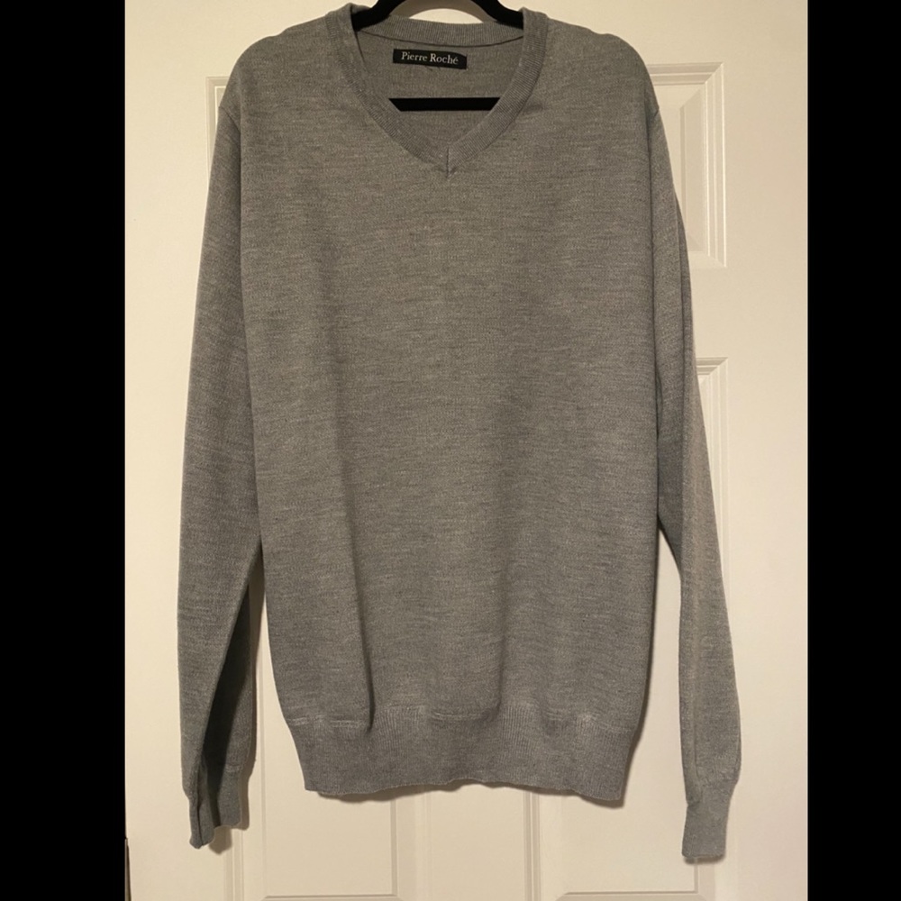 Men’s gray Pierre Roché V-Neck Sweater; size L/XL